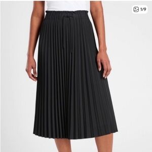 Athleta Hayes Black Pleated Midi Skirt